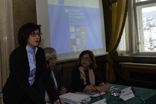 
Sara Vito (assessore regionale all'Ambiente ed Energia) illustra il Rapporto sullo stato dell'ambiente FVG 2018 - Trieste 13/03/2018